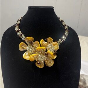 FLORAL BEADED NECKLACE